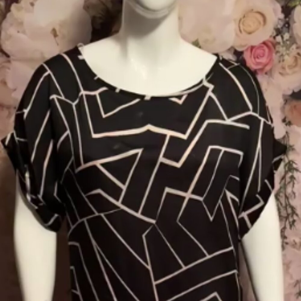 2Xl Fashion to Figure - Geometric Print Shirt
